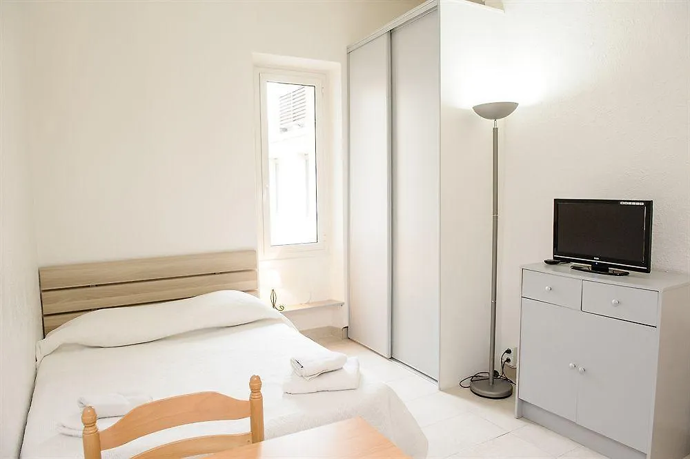 Studios Parisiens Cannes 0*,